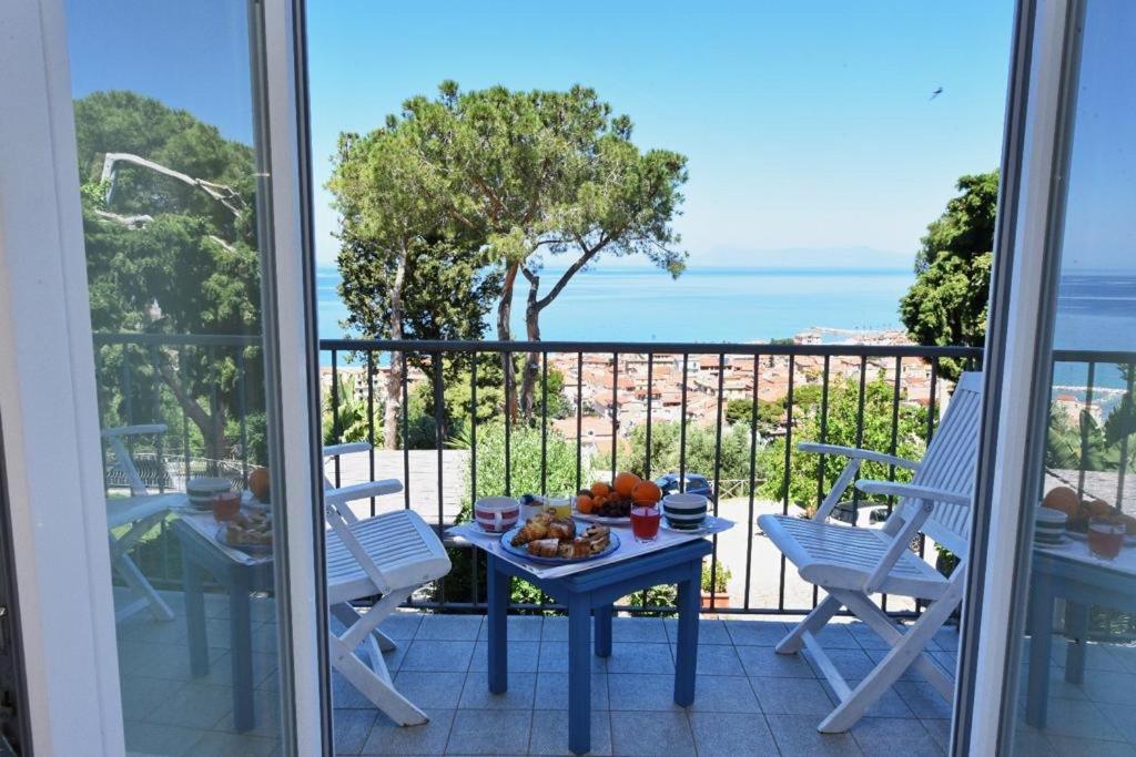 Hotel Garden Riviera サンタ・マリア・ディ・カステッラバーテ エクステリア 写真