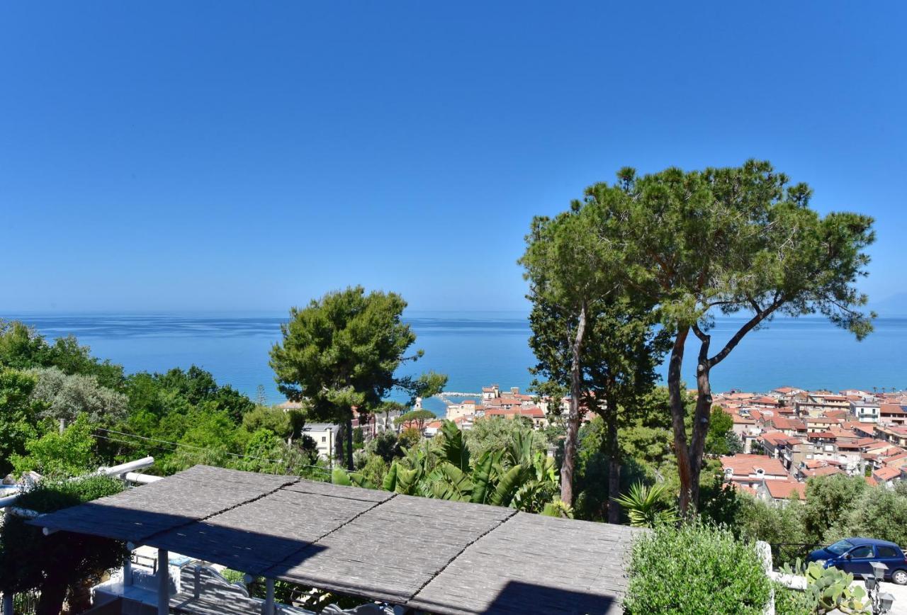 Hotel Garden Riviera サンタ・マリア・ディ・カステッラバーテ エクステリア 写真