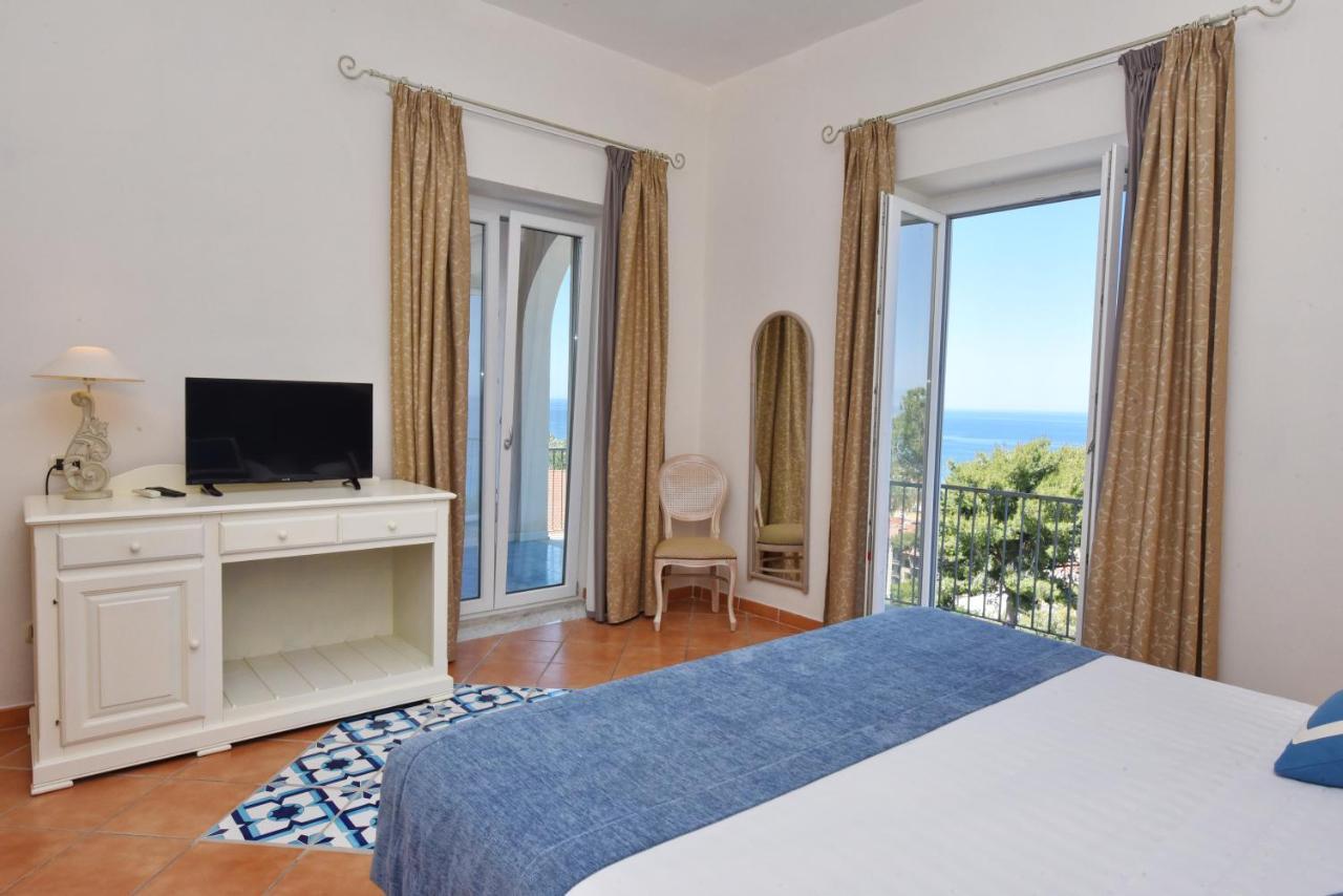 Hotel Garden Riviera サンタ・マリア・ディ・カステッラバーテ エクステリア 写真