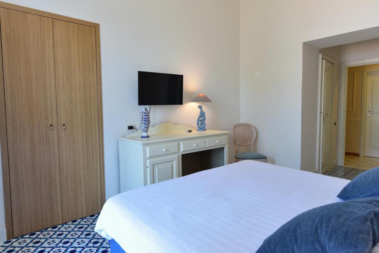 Hotel Garden Riviera サンタ・マリア・ディ・カステッラバーテ エクステリア 写真