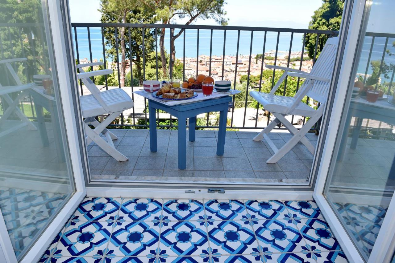 Hotel Garden Riviera サンタ・マリア・ディ・カステッラバーテ エクステリア 写真