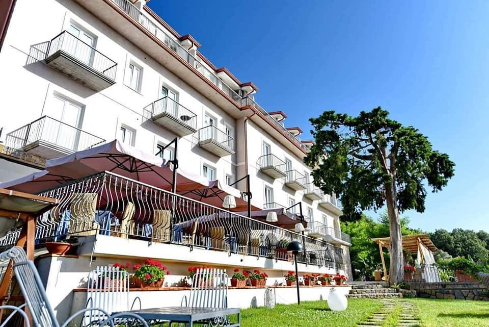 Hotel Garden Riviera サンタ・マリア・ディ・カステッラバーテ エクステリア 写真
