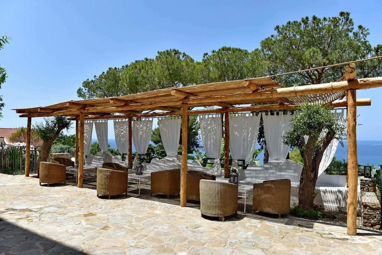Hotel Garden Riviera サンタ・マリア・ディ・カステッラバーテ エクステリア 写真