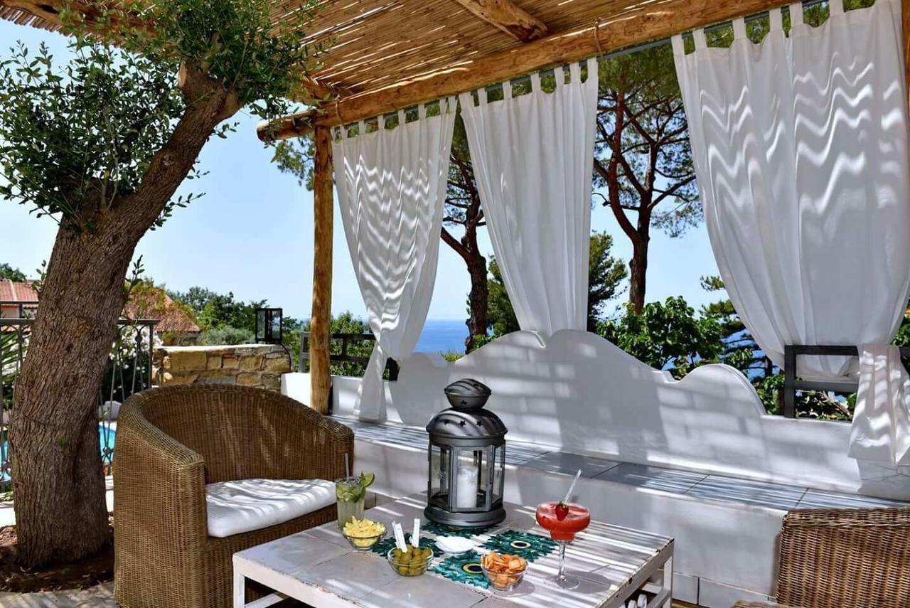 Hotel Garden Riviera サンタ・マリア・ディ・カステッラバーテ エクステリア 写真