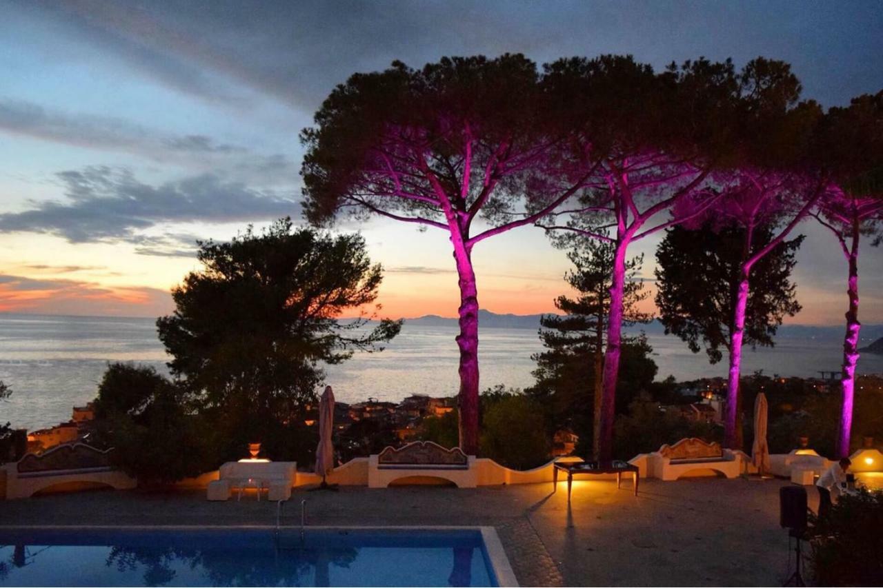 Hotel Garden Riviera サンタ・マリア・ディ・カステッラバーテ エクステリア 写真